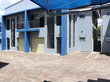Spacious 3-Bedroom Flat in Newlands with Borehole Convenience