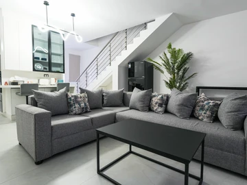 Modern 2-Bedroom Townhouse in Borrowdale West